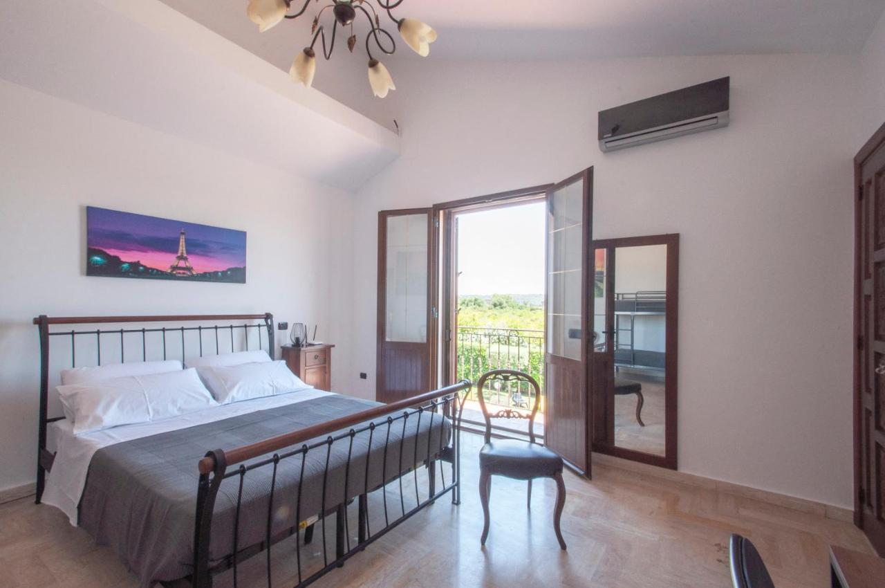 B&B Vittoria House Карлентини Экстерьер фото